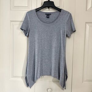 Chelsea & Theodore Gray Asymmetrical Hem Short Sleeve Tee